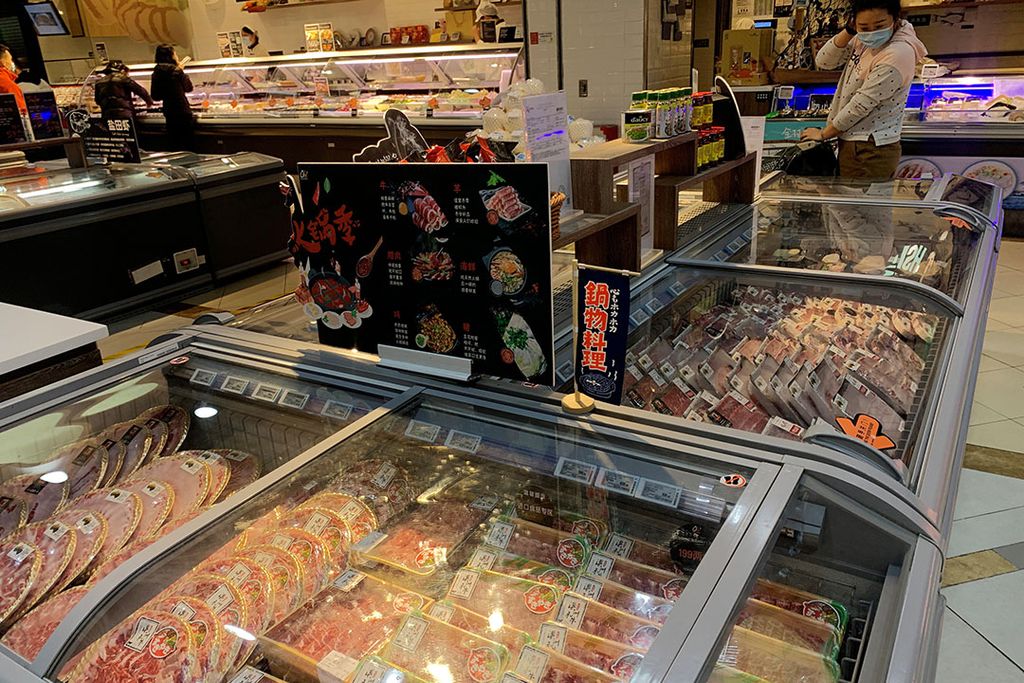 Winkelschap in China met bevroren vlees. - Foto: Reuters