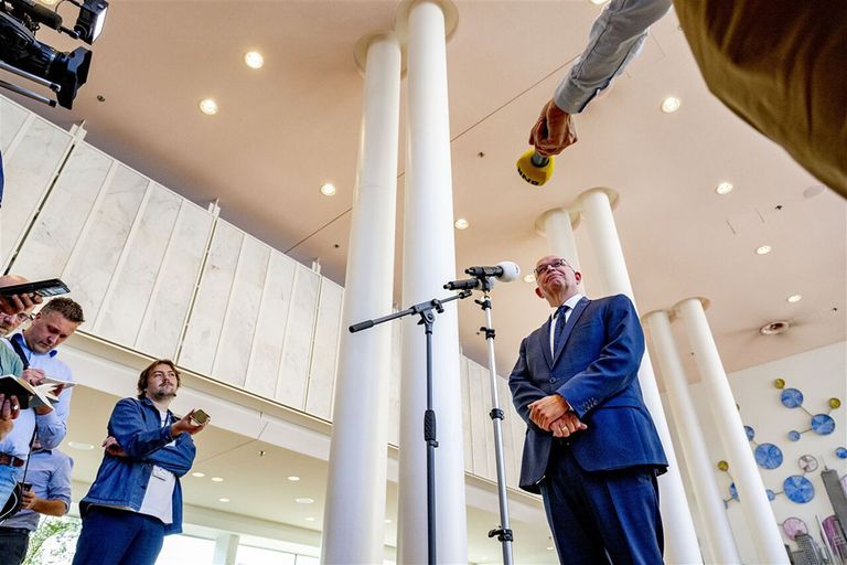 Het moment van aftreden van Staghouwer als landbouwminister kwam onverwacht, maar niemand was heel erg verbaasd dat hij de eer aan zichzelf hield. Foto: ANP