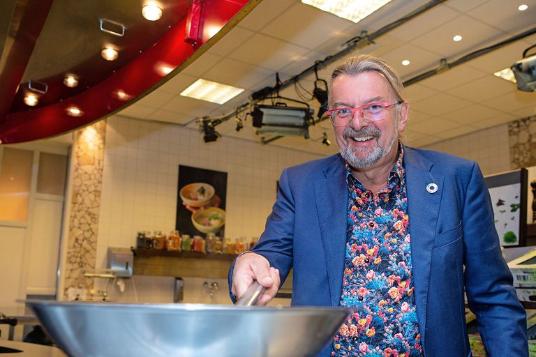 Directeur van Koppert Cress Rob Baan ageert tegen een wet uit 1964 die een gratis maaltijd aan medewerkers beschouwt als loon in natura. Over de waarde van die lunch moet de medewerker dus belasting betalen. - Foto: Peter Roek