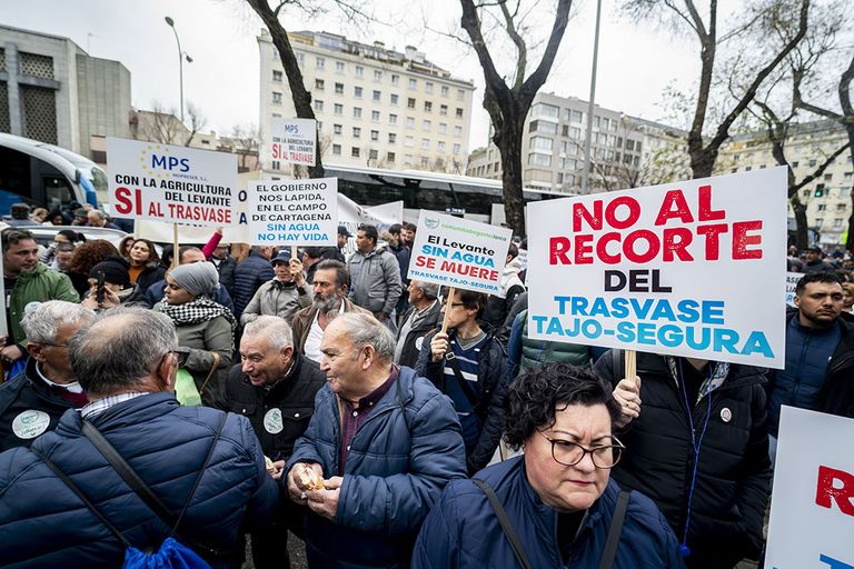 Protesten tegen de beperking van de watertoevoer van de Taag naar Zuidoost-Spanje. - Foto: Europa Press/AP/ANP