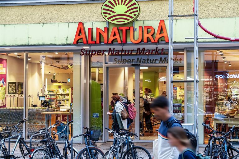 De Duitse biologische supermarkt Alnatura. Duitsland is binnen Europa de belangrijkste markt voor biologische producten. - Foto: ANP