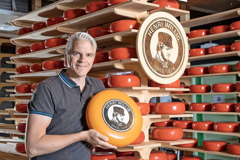 Kaasmakerij Henri Willig is goed voor de productie van 7 miljoen kilo kaas per jaar. Klassieke Goudse kaas, maar ook geiten- en schapenkaas en exotischer smaken zoals pesto- en lavendelkaas, zegt directeur Wiebe Willig. - Foto's: Cor Salverius