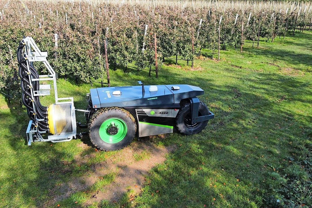 De zelfrijdende AgBot is op demotour langs Nederlandse fruitbedrijven. - Foto: HSS