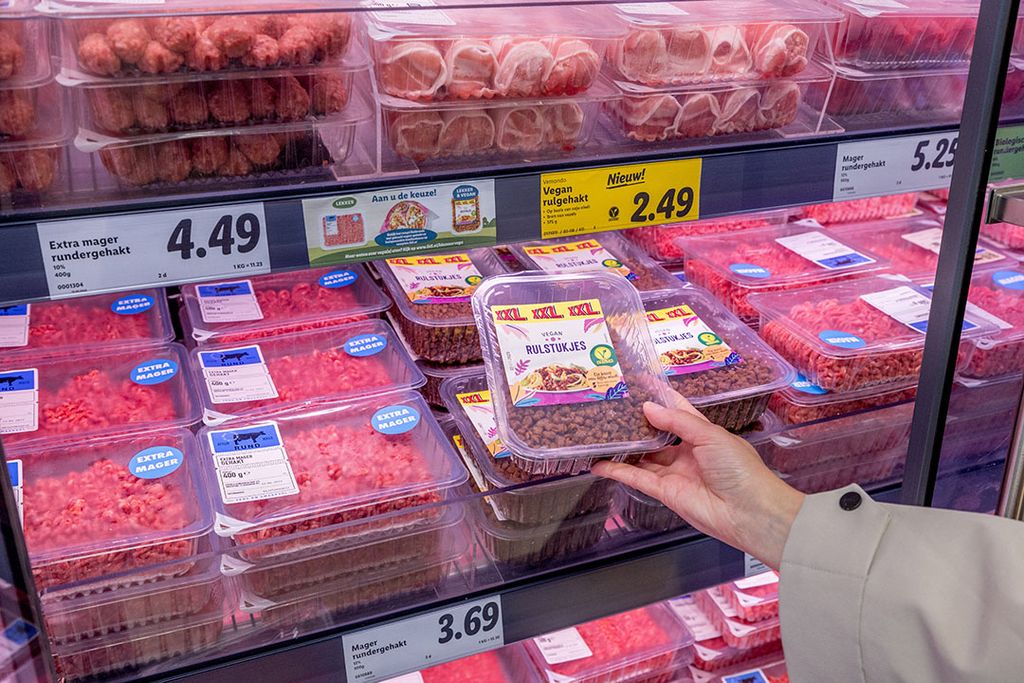 Lidl legt vleesvangers naast de dierlijke variant.