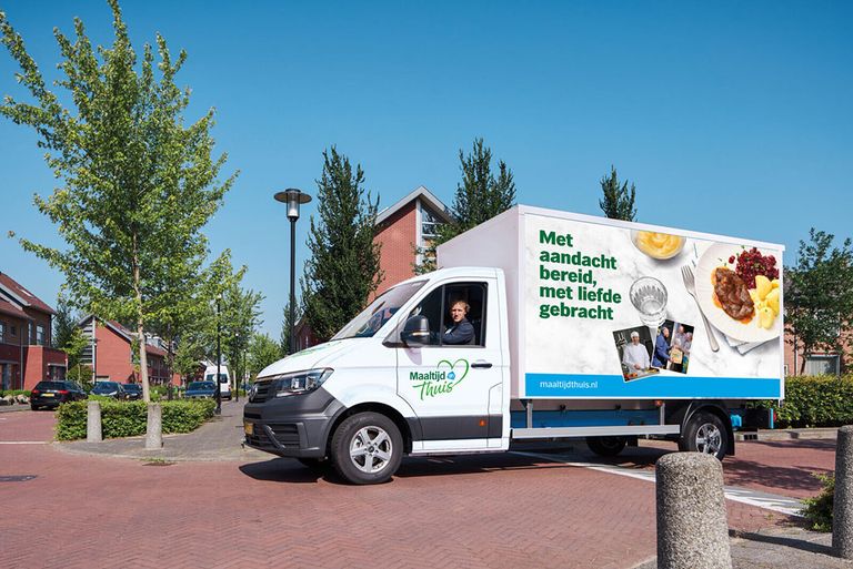 De maaltijdbezorging bouwt voort op het bedrijf Food Connect uit Almelo, dat per 27 juni verder gaat onder de naam Maaltijd Thuis onder de vlag van Albert Heijn. Foto: AH