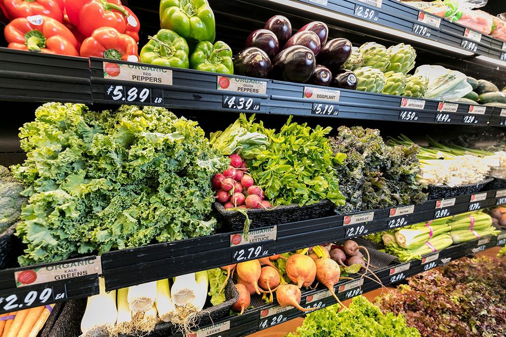 Amerikaanse supermarkten verkochten vorig jaar 5,5% meer biologische groenten en fruit dan een jaar eerder. - Foto: Canva