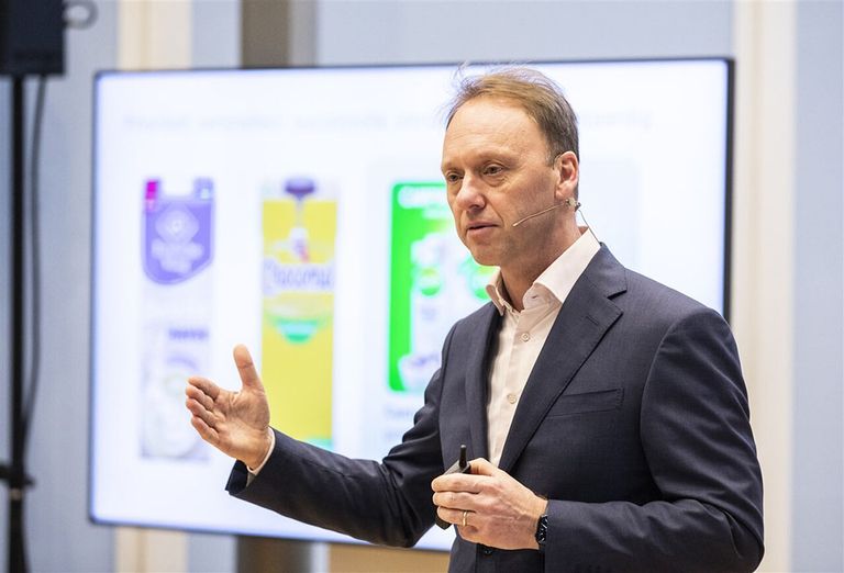 Hein Schumacher, CEO FrieslandCampina, tijdens de toelichting op de jaarcijfers van de zuivelcoöperatie. - Foto: ANP