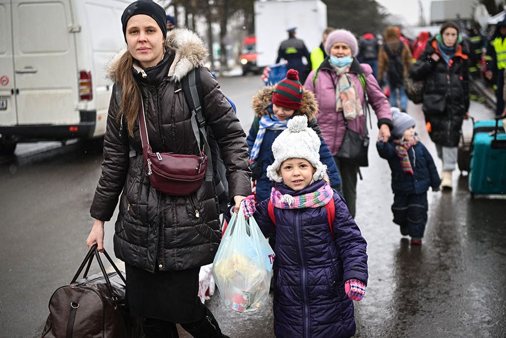 Oekraïense vluchtelingen bij de grens met Polen. - Foto: ANP
