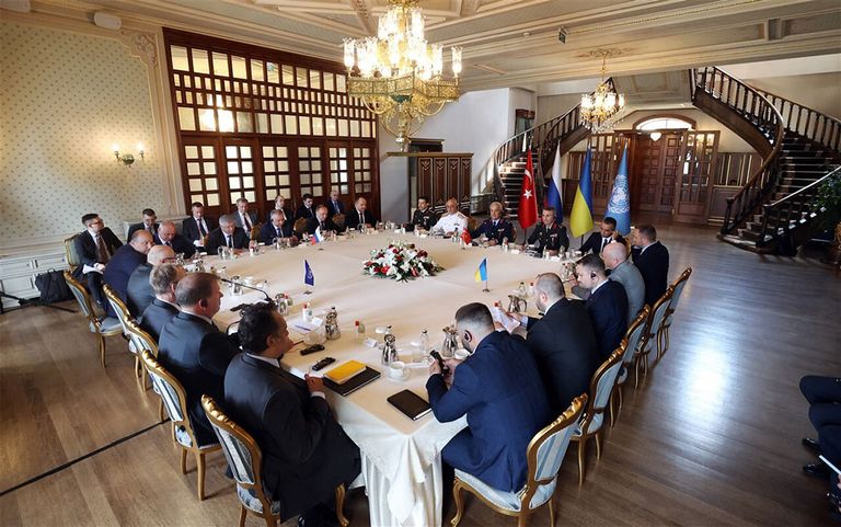 In Istanbul zaten Oekraïense en Russische delegaties voor het eerst in maanden weer om tafel. - Foto: ANP