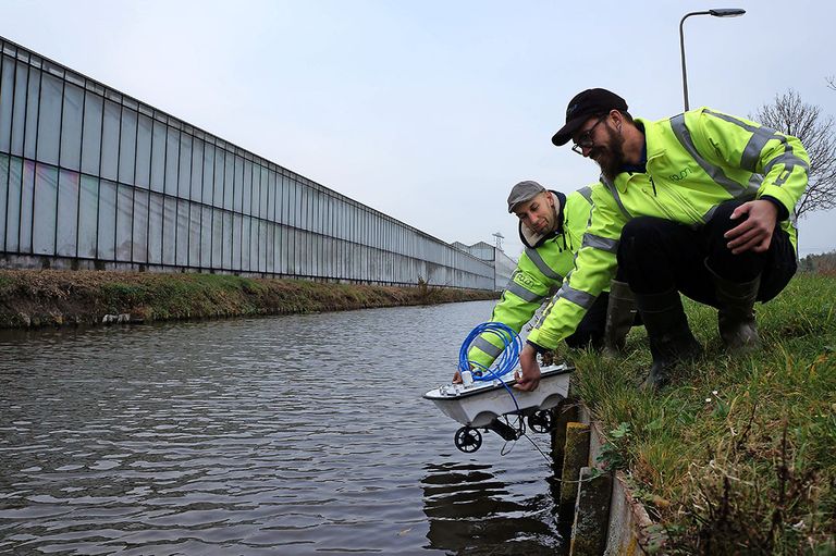 Hoogheemraadschap Delfland meet de waterkwaliteit in het Westland onder meer met onderwaterdrones. - Foto: Gerard Boonekamp