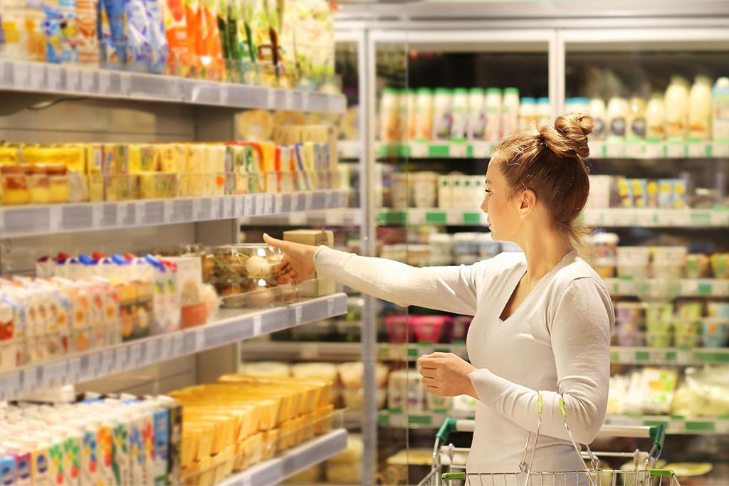 Magazijnen liggen vol en ondanks lagere prijzen in supermarkten stijgt de kooplust van consumenten niet zo hard. Foto: Canva