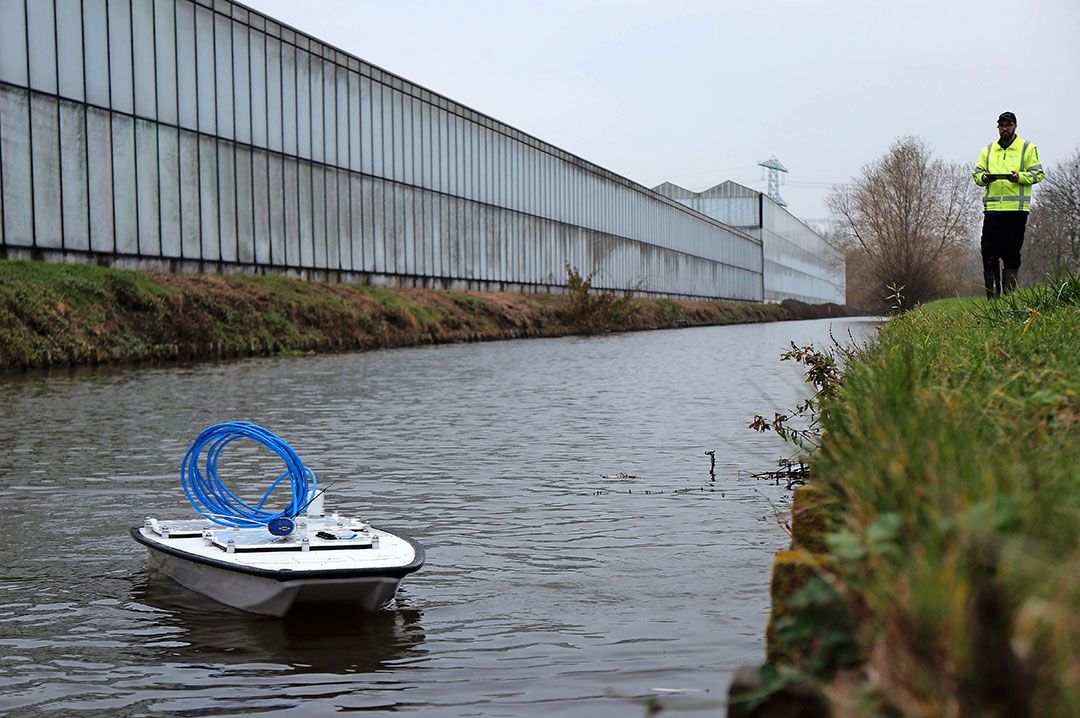 Waterkwaliteit meten door Hoogheemraadschap Delfland. Foto: Gerard Boonekamp