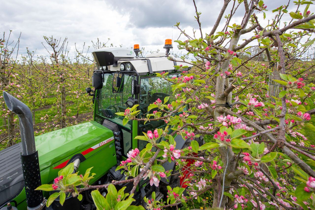 Geautomatiseerd bloesems tellen vanaf het dak van de trekker. Foto’s Aurea Imaging