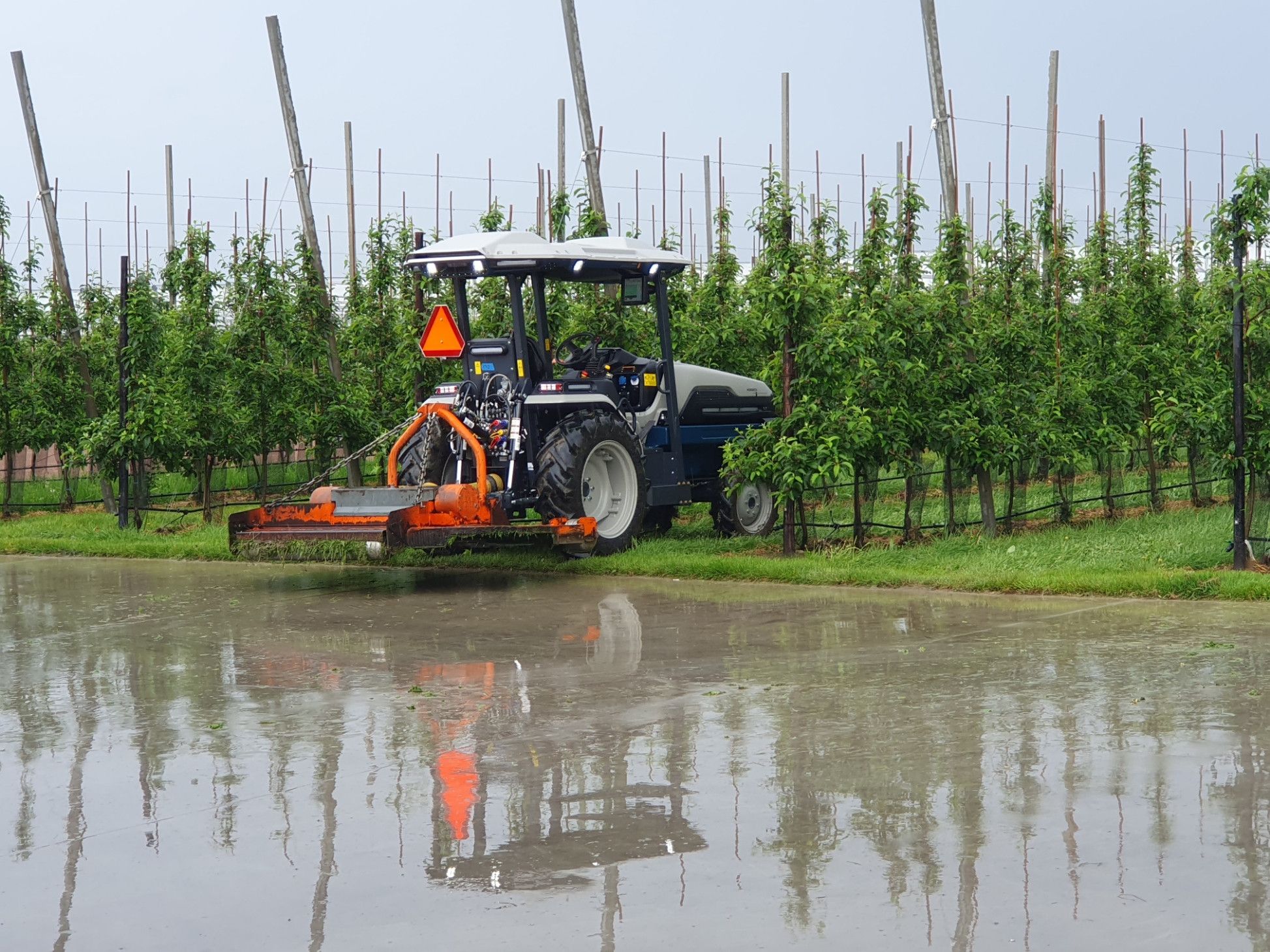 Behalve gewaswerk kan vanaf de autonome trekker data worden verzameld van mogelijke ziektepatronen, insecten en het groeiniveau van het fruit.