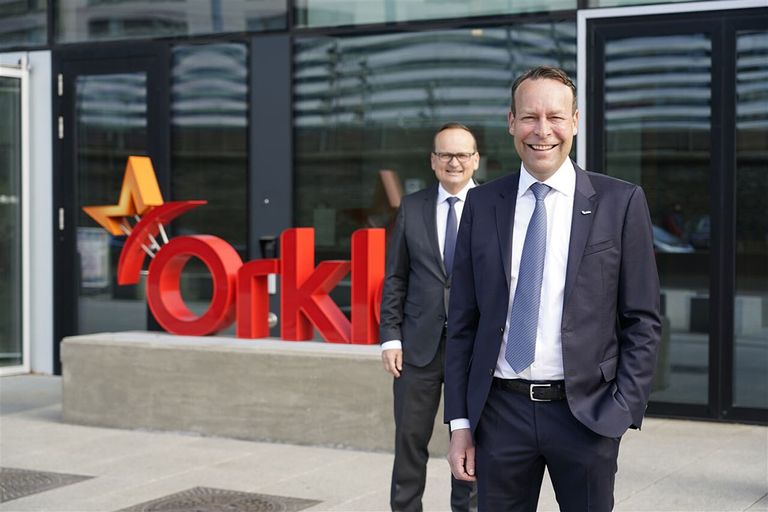 Orkla's CEO Jaan Ivar Semlitsch (voorgrond) and CFO Harald Ullevoldsæter. Orkla is een grote speler op de Scandinavische en Baltische markten voor merklevensmiddelen. Foto: ANP