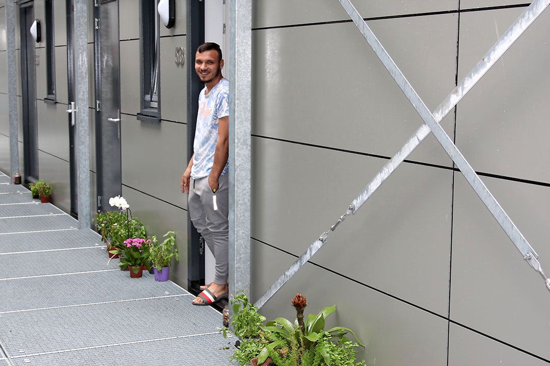 Bewoner van het Westlandse wooncomplex Elsenbosch. - foto: Harry Stijger