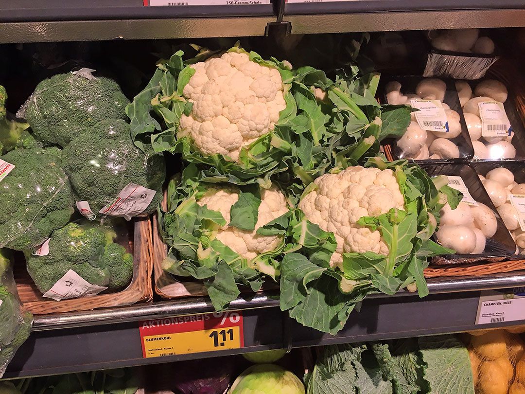 Groente in winkels van Rewe. - Foto: Ton van der Scheer