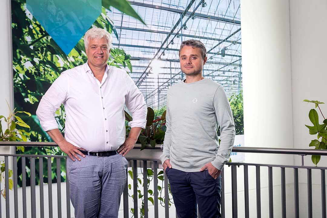 Jelte van Kammen (l.), directeur Harvest House en Rien Kamman, eigenaar van teeltautomatiseerder Source.ag. - Foto: Roel Dijkstra