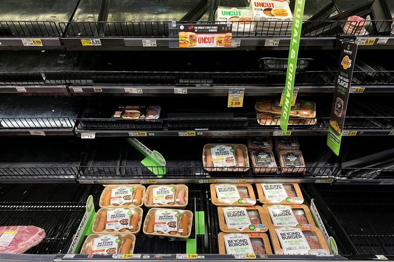 Producten van Beyond Meat in de schappen van een supermarkt in Los Angeles. Foto: ANP