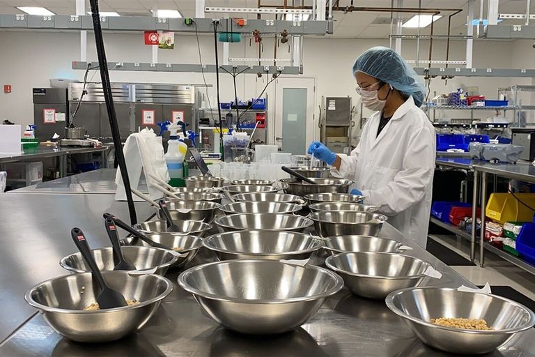 Proefkeuken van Impossible Foods in Redwood City, Californië, waar plantaardige vleesvervangers ontwikkeld worden. - Foto: ANP