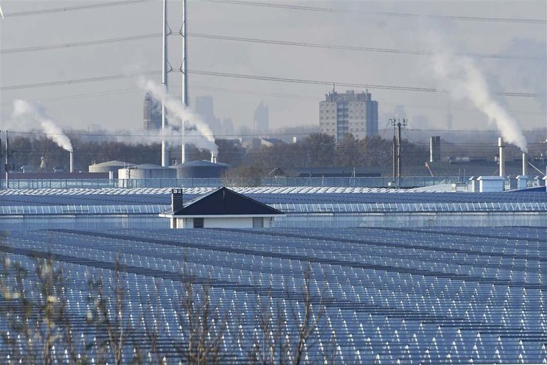 Nederland wil alle fossiele brandstoffen onder het nieuwe CO2-emissiehandelssysteem ETS-2 laten vallen. Ook de glastuinbouw zou hieronder komen te vallen. - Foto: ANP
