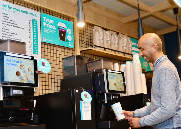 Albert Heijn introduceert eerlijke koffieprijzen in drie AH To Go-locaties. - Foto: Albert Heijn