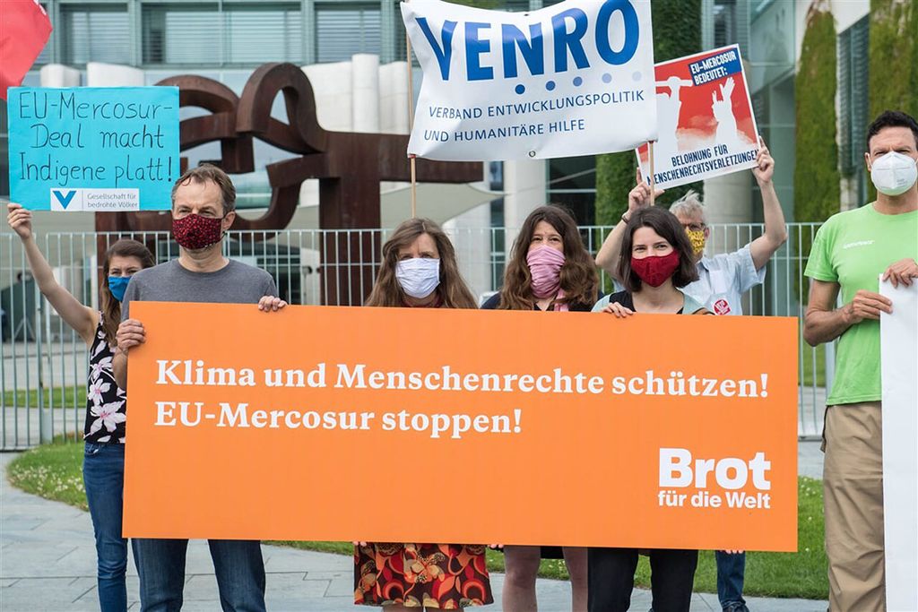 De protesten tegen Mercosur zijn al lange tijd gaande, zo ook in juni 2020 in Berlijn waar onder meer beorenorganisateis protesteerden. - Foto: ANP