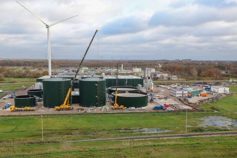 De bouw van een biogasinstallatie. Om de doelen voor groen gas te halen, zijn meer installaties nodig. – Foto: Bert Jansen