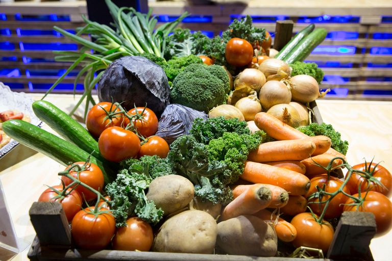 Telers en supermarkten zijn positief over het op de markt brengen van fysiek afwijkende groenten en fruit. - Foto: Koos Groenewold