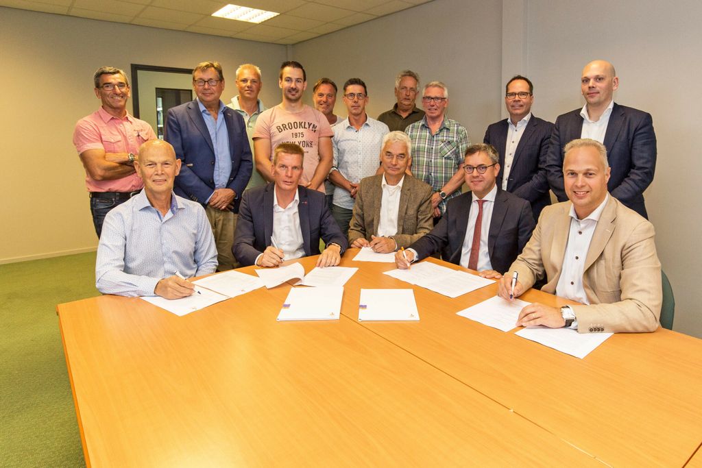 Ondertekening financierings overeenkomst GeoPower Oudcamp. - Foto: AAB
