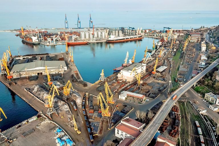 De haven in het Oekraïense Odessa. Nederland importeert met name agri- en foodgrondstoffen uit het land. - Foto: Canva/Hrechenluk Oleksil