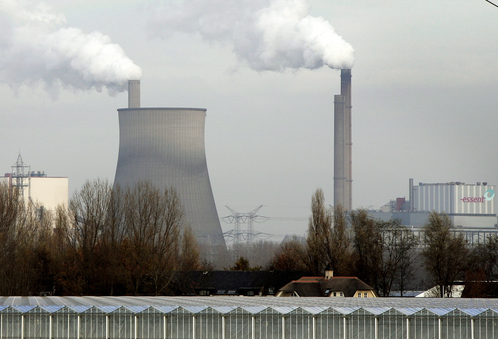 De Amercentrale en de kassen bij Made vormen een van de warmtenetten van Ennatuurlijk.</p> <p>foto: ANP