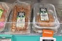 Albert Heijn ziet de vraag naar plantaardige alternatieven voor de barbecue groeien. De producten zijn een vast onderdeel van de de barbecue-acties. Foto: Misset