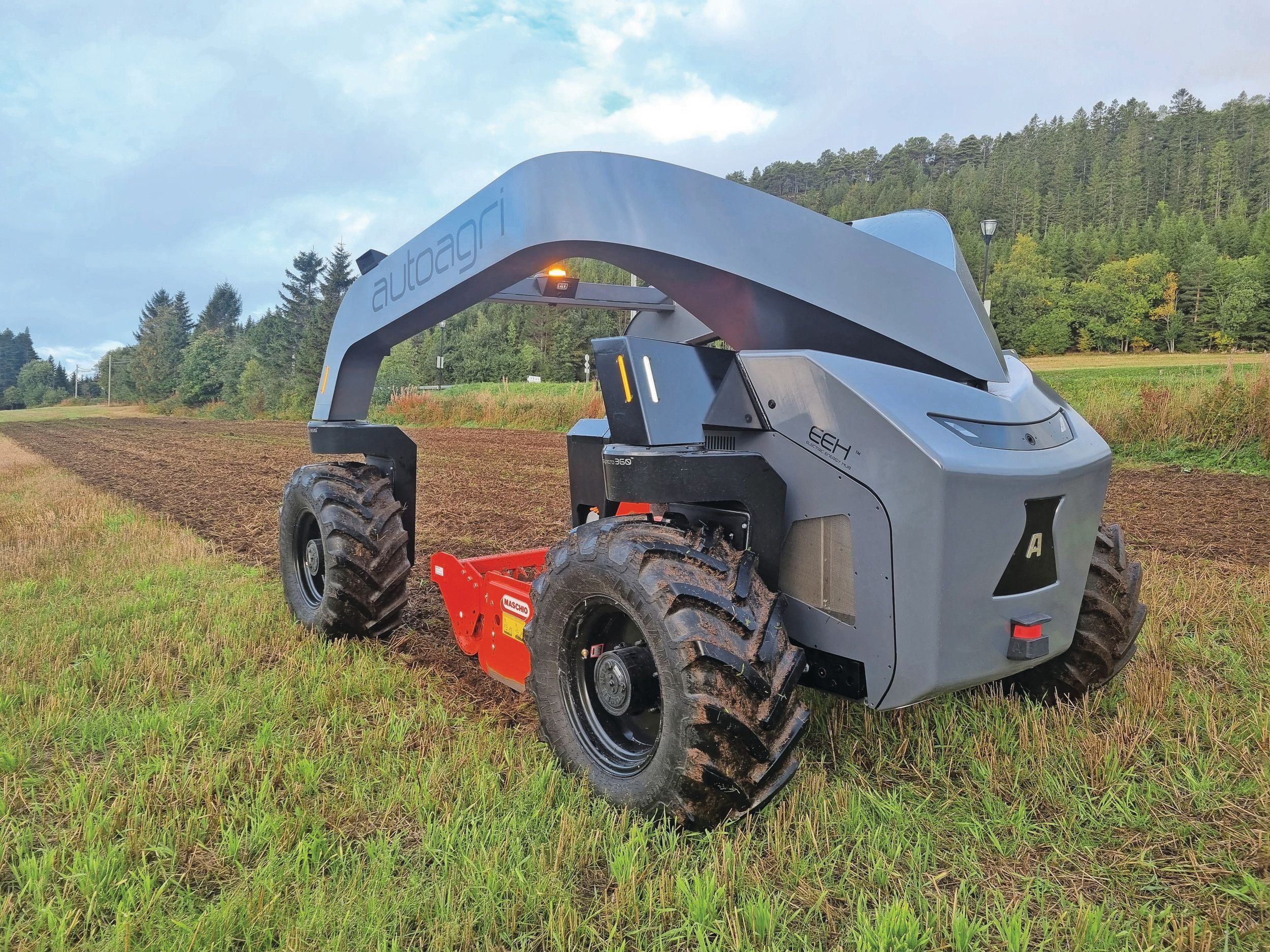 Robotwerktuigdragers, hier de Auto Agri ICS20, uitgerust met driepunts hefinrichting, kunnen allerlei taken verrichten, zoals lichte grondbewerking, monitoring en verpleegwerk. Foto: Auto Agri