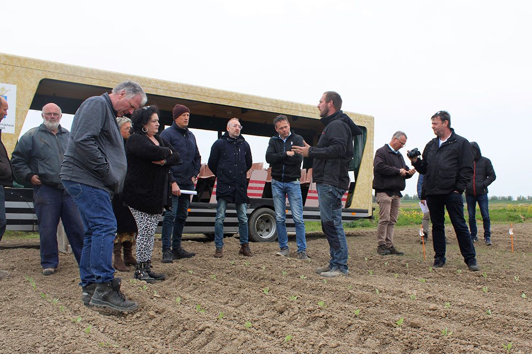 Eerder dit jaar praatte spruitenteler Kasper Kleijwegt ook kamerlid Carolien van der Plas al bij over ondermeer het middelenbeleid. - Foto: Ton van der Scheer