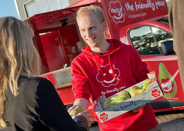 Het vriendelijke promotieteam in Apeldoorn. - foto: Migopear.com