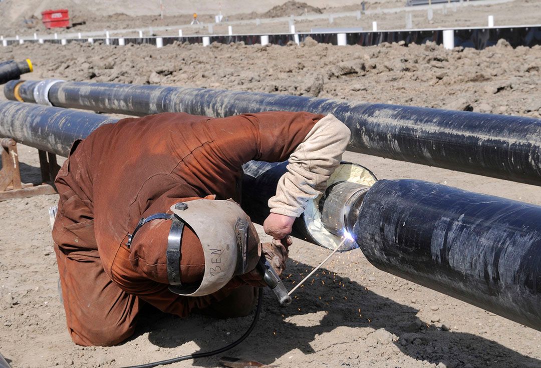 Aanleg van een warmteleiding voor duurzame warmte. Netwerken moeten straks op het hoofdnetwerk WarmtelinQ worden aangesloten. Foto: Wick Natzijl.