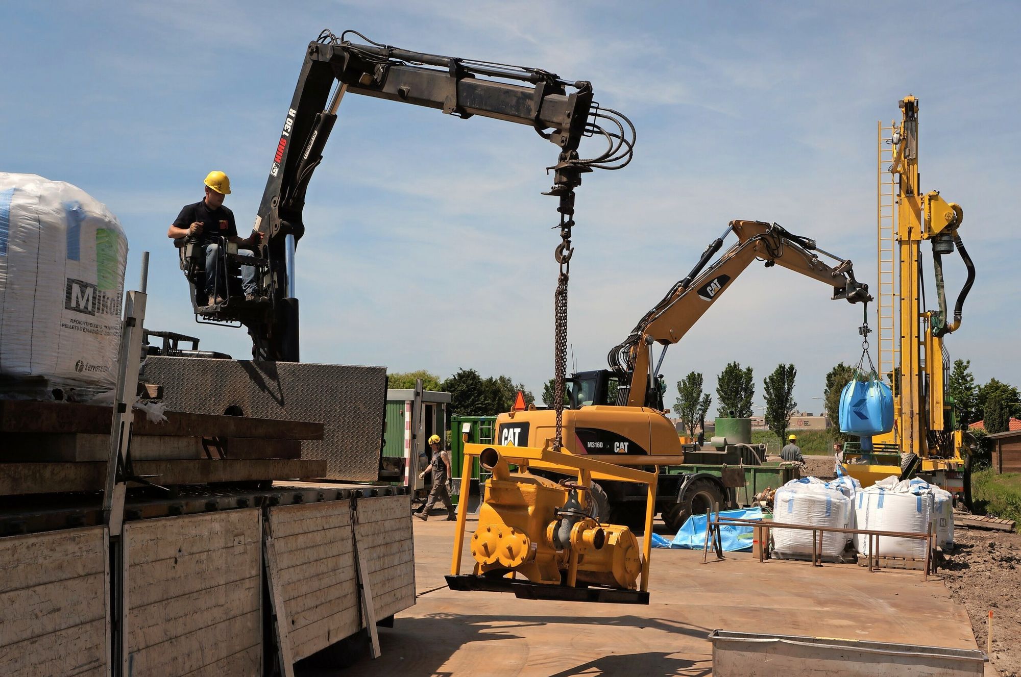 Eerdere voorbereidende werkzaamheden voor het geschikt maken van het boorterrein in Naaldwijk. - Foto: Gerard Boonekamp