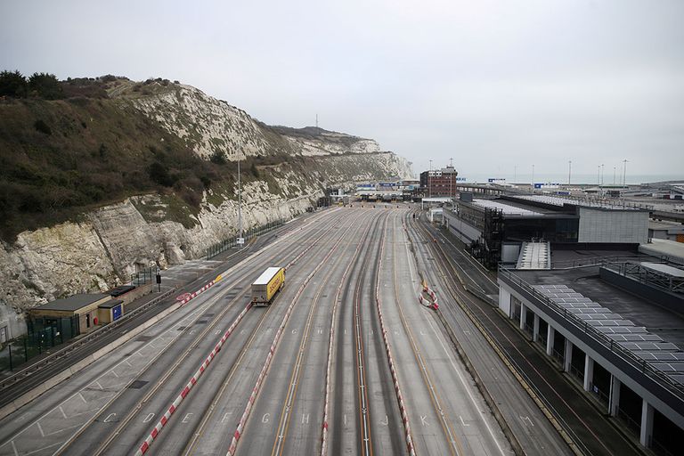 Rustig verkeer bij de haven van Dover het eerste weekend van januari. Foto: REUTERS/Peter Cziborra TPX IMAGES OF THE DAY