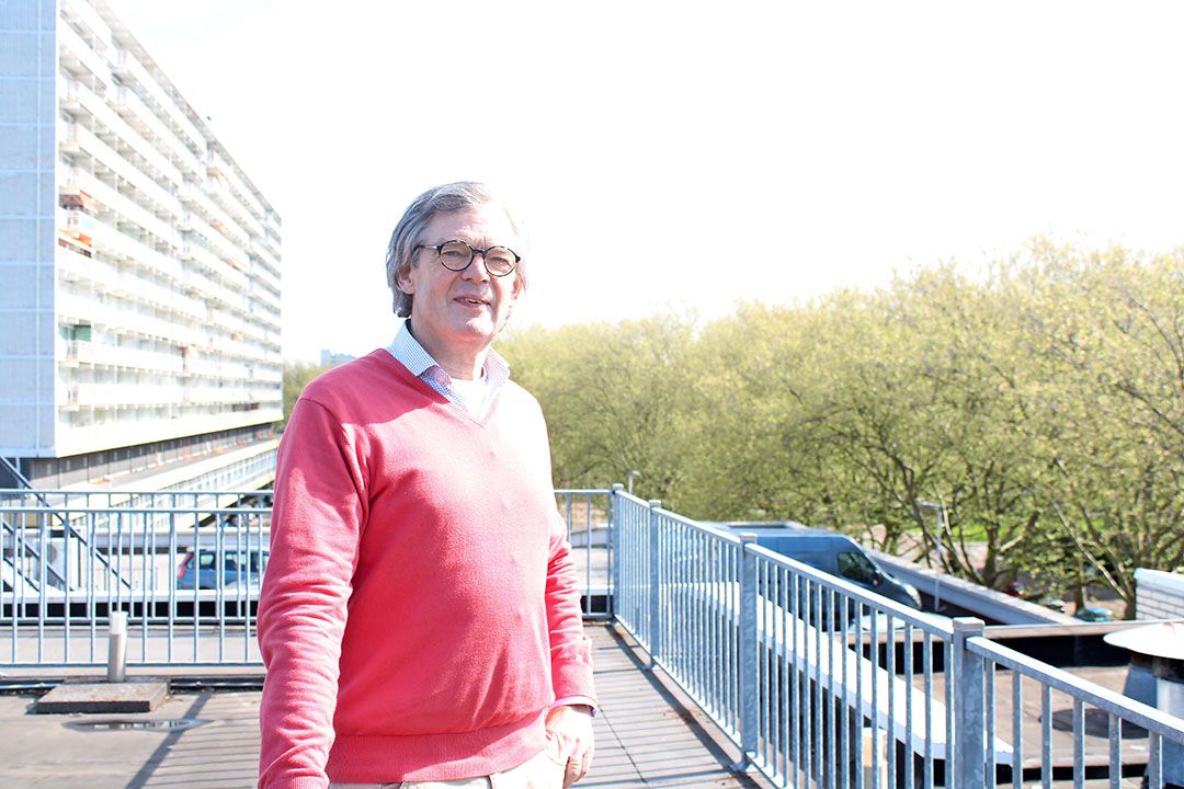 Joep Thönissen is voorzitter van de Vereniging Huisvesters Arbeidsmigranten. "Door ze fatsoenlijk te huisvesten, kun je overlast voor zijn." - Foto: Ton van der Scheer