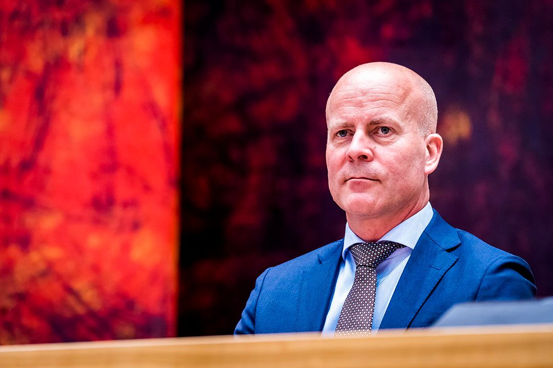Raymond Knops tijdens het overleg in de Tweede Kamer over de begroting van Koninkrijksrelaties. - Foto: ANP, Lex van Lieshout