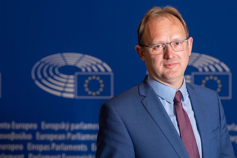 De landbouwcommissie van het Europees Parlement wil niet dat GLB-gelden gebruikt worden voor de energietransitie. Bert-Jan Ruissen (SGP) is Nederlands lid van de landbouwcommissie. “In deze onzekere tijd zou het verkeerd zijn om onze eigen voedselproductie in gevaar te brengen.
