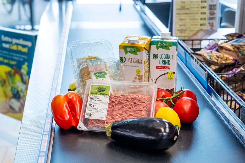 Supermarkten zouden hun eiwitdoelstellingen kunnen halen als ze concurreren op kwaliteit in plaats van prijs, stelt columnist Peter Garstenveld. Foto: Herbert Wiggerman