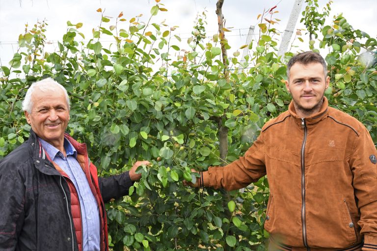 Andreas en Grigoris Lygouras telen 35 hectare fruit in de regio Larissa in het zuidoosten van Griekenland. Foto’s: Chris Mc Cullough