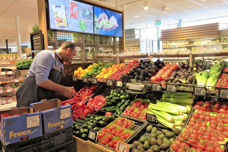 Het kabinet is positief over voorstellen van de Europese Commissie om alleen composteerbare verpakkingen van groenten en fruit toe te staan. - Foto: Misset