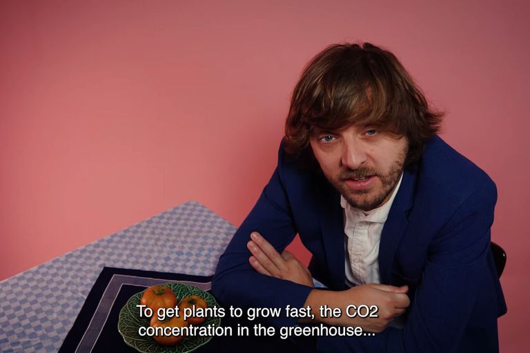 Hidde Boersma: "Om planten sneller te laten groeien is de CO2-concentratie in kassen twee keer zo hoog als buiten. - Beeld: Kom uit de Kas ,FVO