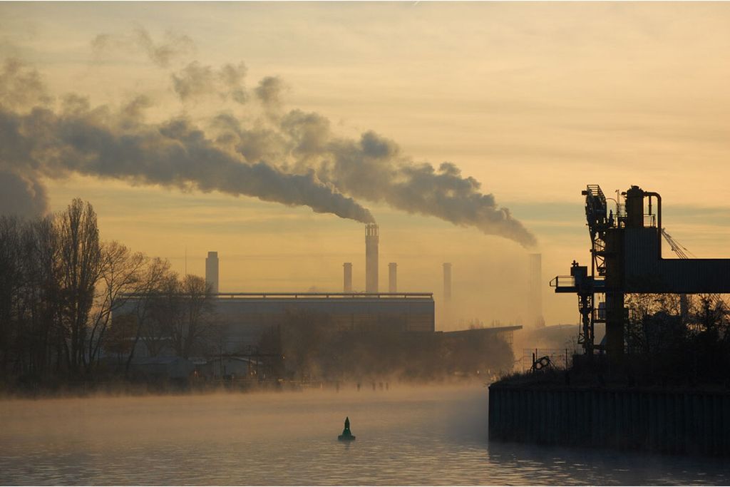 Bedrijven hebben meer broeikasgassen uitgestoten ten opzichte van de vorige editie van de Nieuwe Economie Index van MVO Nederland. - Foto: Canva/MichaelBW