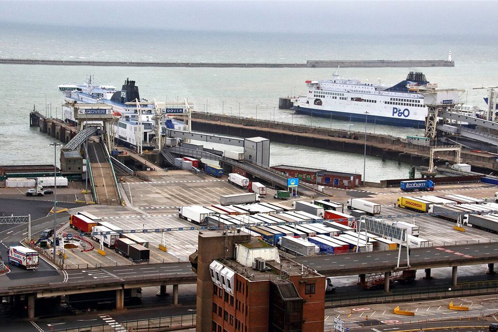 De haven in Dover (VK). Er worden lange files verwacht voor de havens in het Verenigd Koninkrijk na de brexit. - Foto: ANP