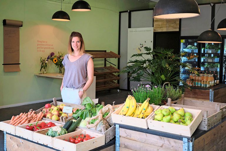 Fennie Lansbergen: "De boeren bepalen bij Oogst hun eigen prijs en kunnen daar dus ook hun kosten voor natuurinclusief boeren doorberekenen." Foto: Roel Dijkstra