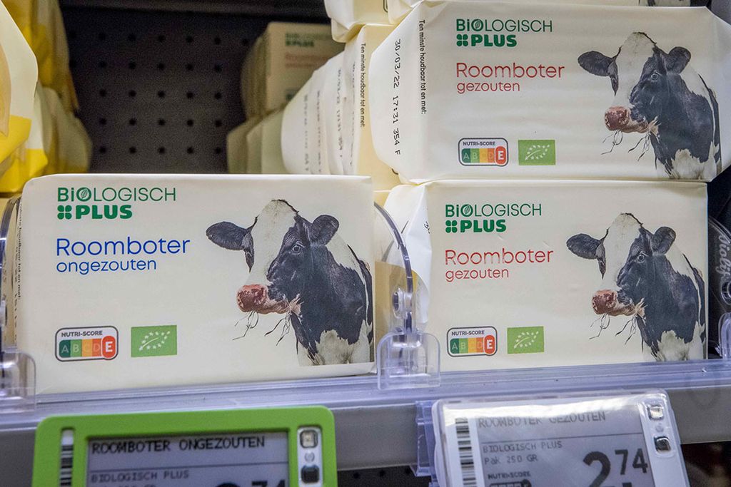 De consumptie van biologisch groeit en er is volop aanbod in de supermarkt. - Foto: Koos Groenewold